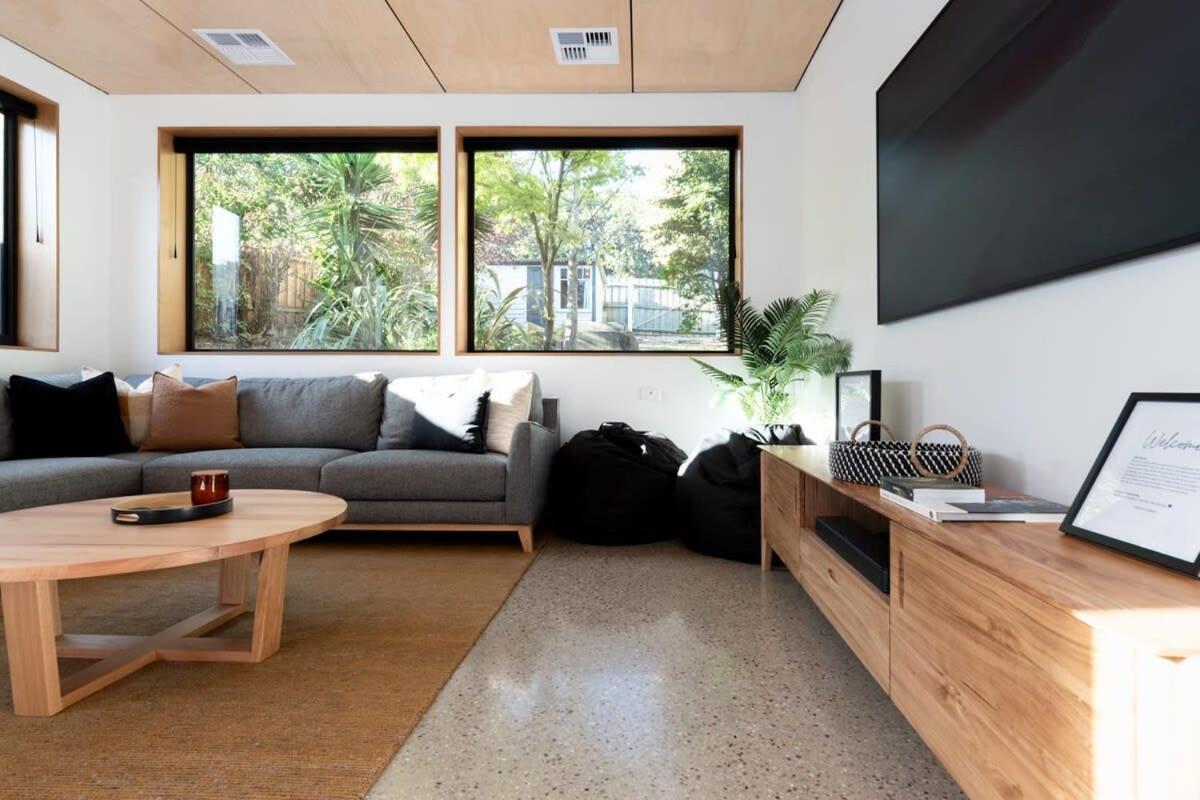 Balfour Wifi & Parking Holiday home *